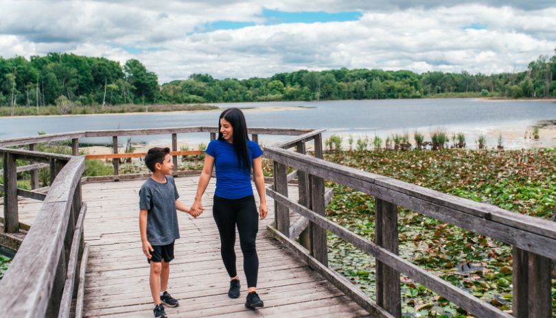 A kid with his mom at Westminster Ponds.