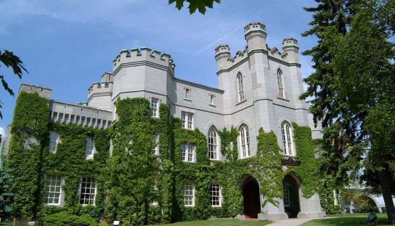 Middlesex County Court House during the day.